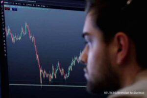 SEC Hentikan Gugatan Insider Trading Mantan Bos Ontrak Eks Pengampunan Trump