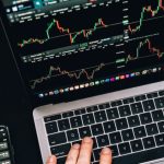 Saham BYAN Tertekan Isu Akuisisi, Haji Isam Bidik Harga Murah