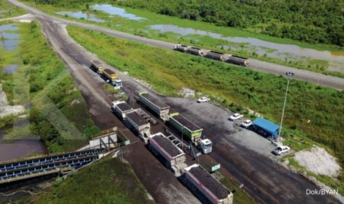 Direktur Bayan Lepas Saham Saat Menanti Aksi Beli Haji Isam