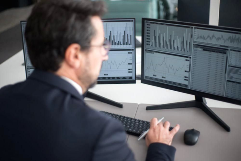 4 Strategi Investasi Efektif Saat Harga Saham Fluktuatif
