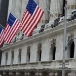 Wall Street Tertekan Jelang Keputusan The Fed, Yield Treasury Melonjak