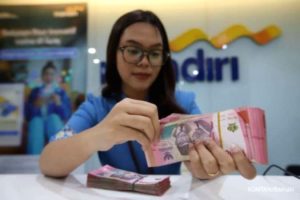 Suku Bunga The Fed Tekan Rupiah, Simak Proyeksi Kurs Jumat Ini