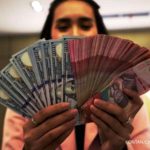 Rupiah Mendekati Rp18.000, Simak Berbagai Risiko yang Perlu Diwaspadai